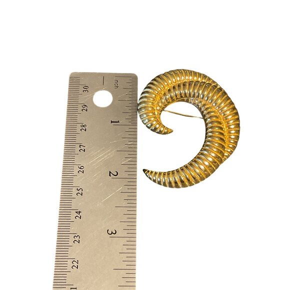 Vintage Monet Gold-Tone Crescent Moon Brooch Pin - Picture 5 of 5